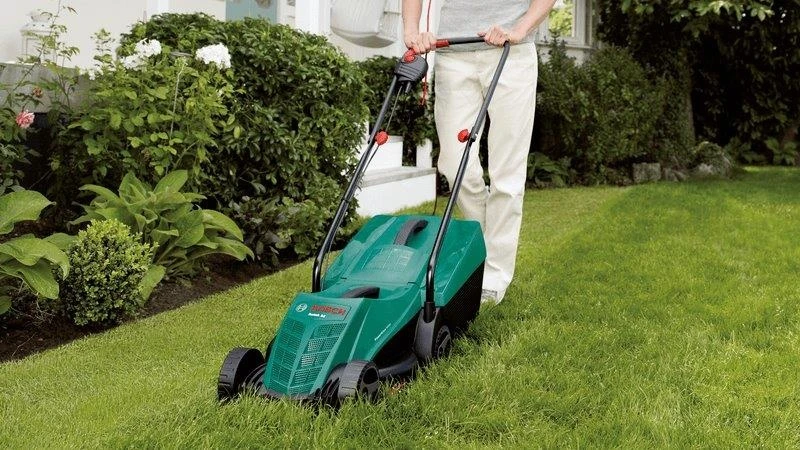 Bosch Rotak 32 R Lawnmower - Image 2